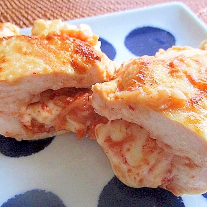 フライパンで簡単♪鶏むね肉のキムチーズ挟み焼き